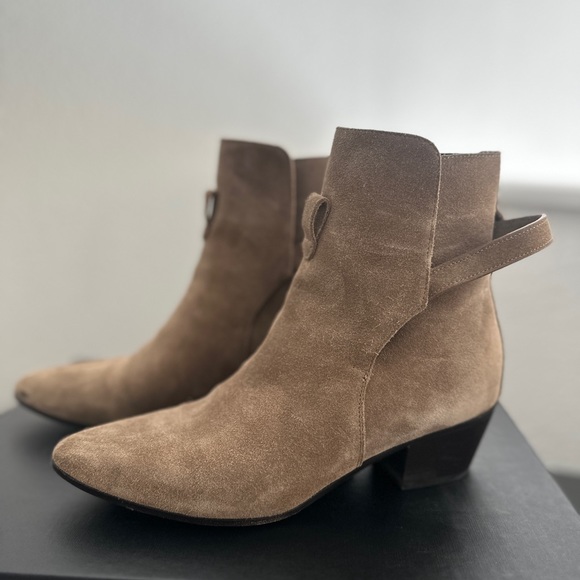 Saint Laurent ankle Boots! - Picture 11 of 11